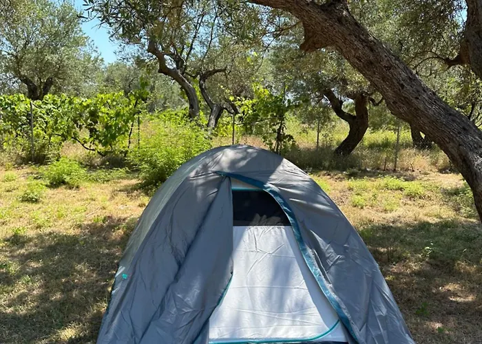 Camping Qeparo キャンプ場