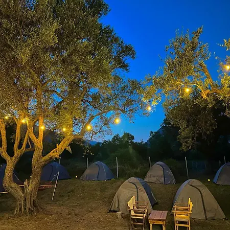 Camping Qeparo Kamp alanı *